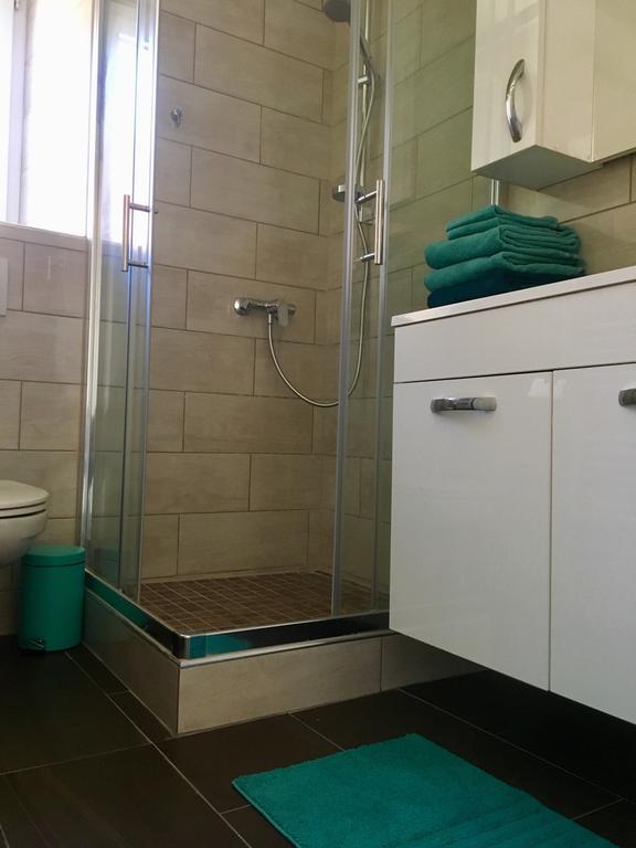 Appartement Douces Heures Avec Parking Couvert Prive Le Locle Ngoại thất bức ảnh